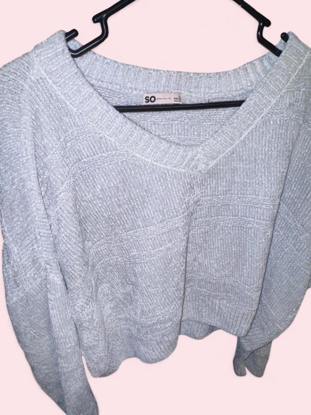 SO Winter White Chenille Cropped V-Neck Pullover Sweater